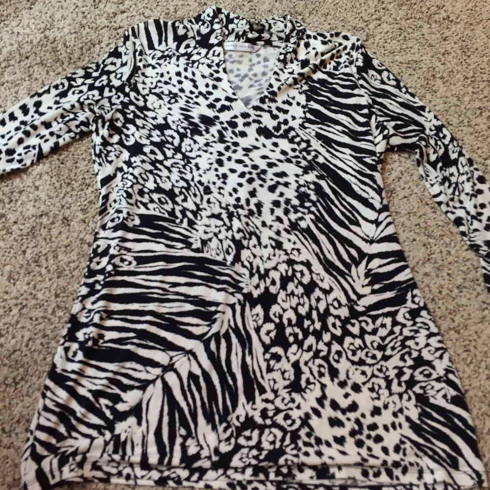 50%OFF BUNDLES 🎉Black and white tunic